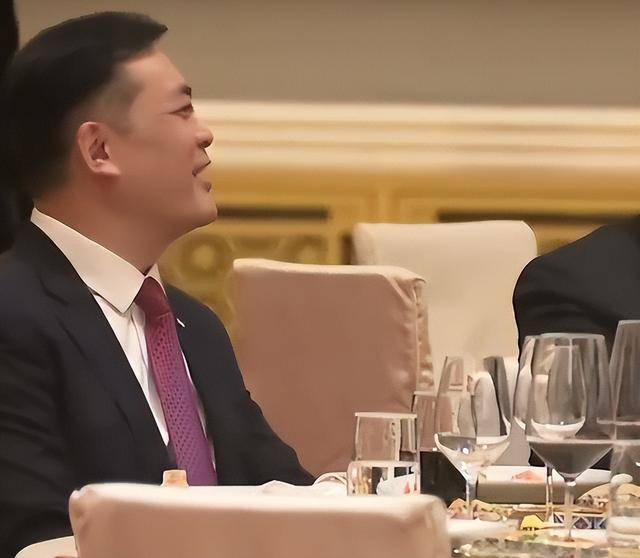 曹德旺有福气！儿子坐马斯克旁，但女儿更厉害