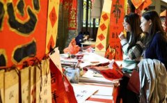 年轻人排队求签如潮    “深圳古庙”爆红