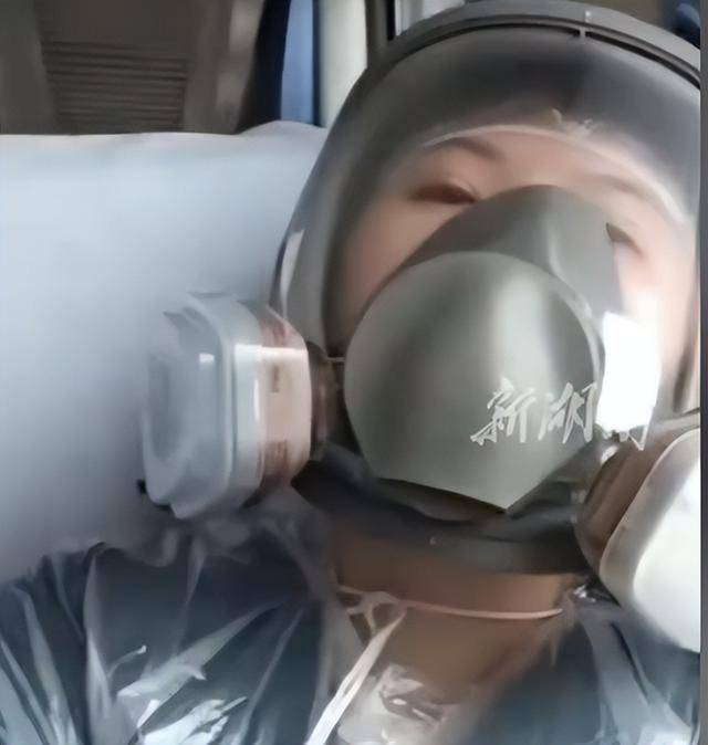 绿皮车现防毒面具？控烟小仙女夸张行径遭群嘲