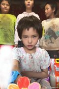 农村小学女生相貌惊艳，网友却说灾难