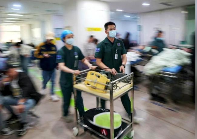 中国新冠确诊病例   暴增5.6倍