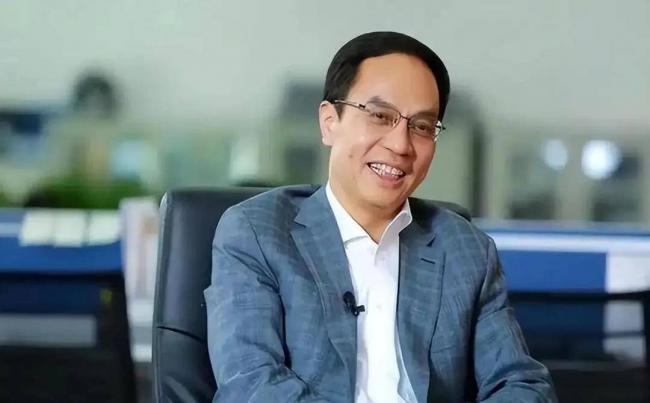 他巅峰时身家1600亿，半小时蒸发900亿