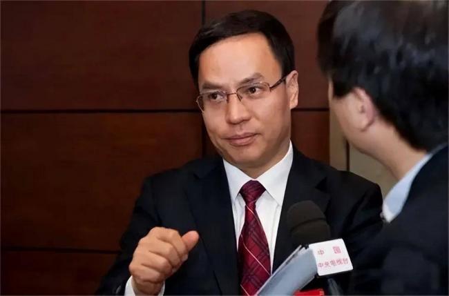 他巅峰时身家1600亿，半小时蒸发900亿
