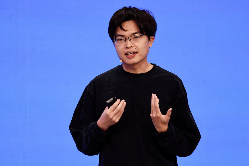 杨植麟在卡内基梅隆大学获得博士学位后决定回国,后来创办了月之暗面。