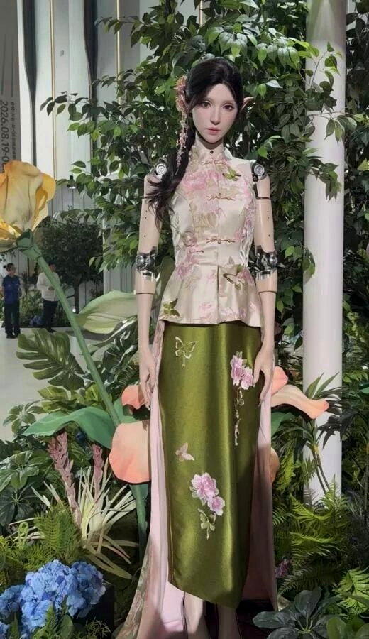 首形科技机器人精灵·璇。 （首形科技）
