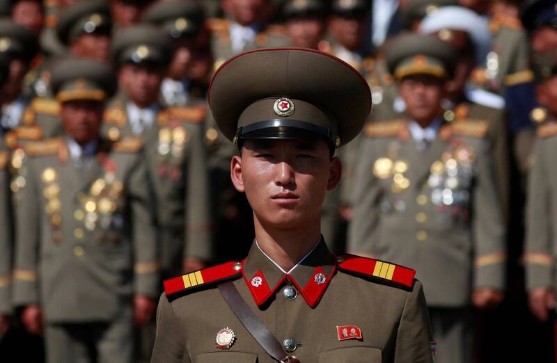 南韩政府批评,南韩与乌克兰双方针对北韩战俘移送达成保密协议,但乌克兰仍单方面公开此消息,因此要求乌克兰政府提出解释并道歉。图为北韩士兵示意图。(路透) 南韩政府批评,南韩与乌克兰双方针对北韩战俘移送达成保密协议,但乌克兰仍单方面公开此消息,因此要求乌克兰政府提出解释并道歉。图为北韩士兵示意图。(路透)