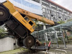 宜科洗墙吊车翻覆1死1伤 竹科管理局勒令停工查肇因