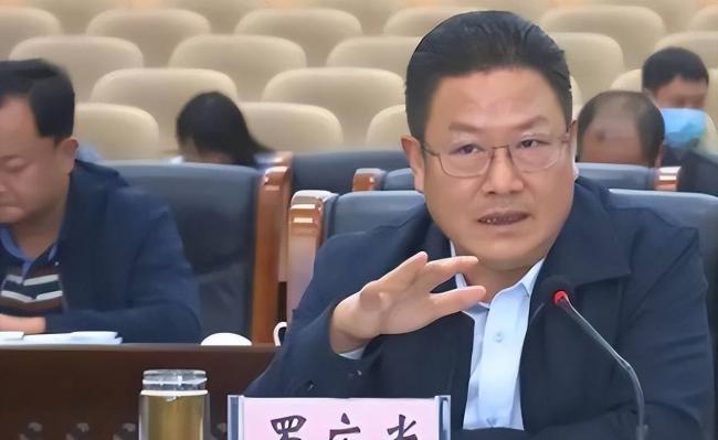 “官油子”落马：贪7亿工程，住1807平方豪宅